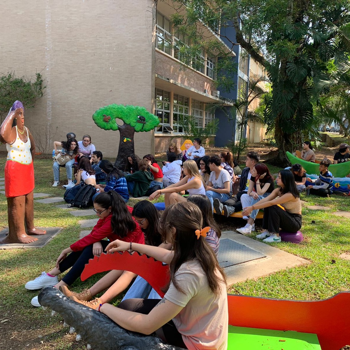 El jardín cuentacuentos de la Facultad de Educación se convierte en un espacio para el fomento de la lectura