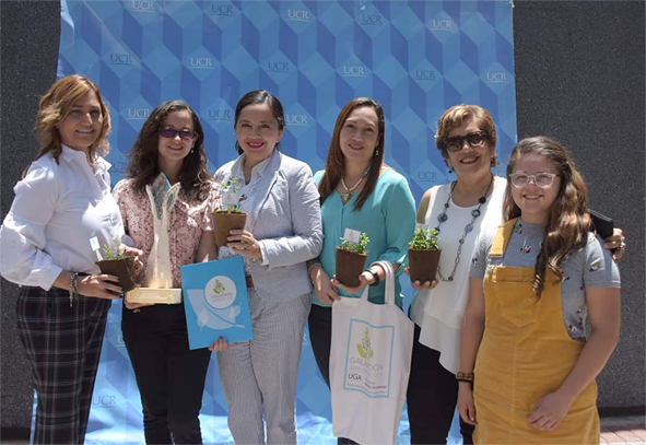  Decanato de la Facultad de Educación recibe por segundo año consecutivo el Galardón Ambiental