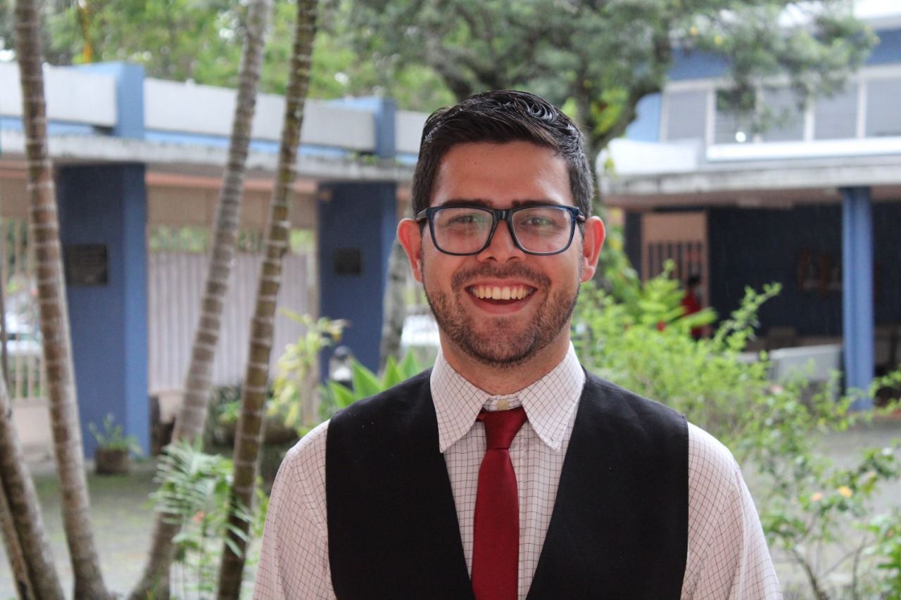 Daniel Quesada estudiante de Enseñanza de las Ciencias Naturales destaca en Congreso Centroamericano en Honduras