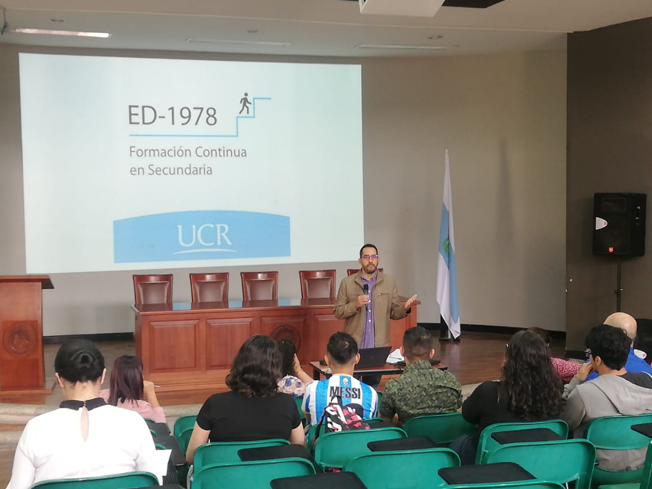 Formación Docente imparte seminario sobre Protocolos del MEP en situaciones de violencia y riesgo para docentes de educación secundaria.