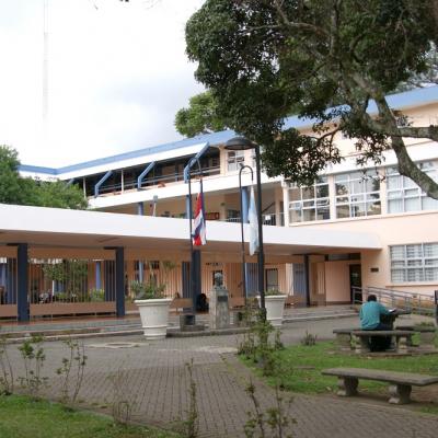 Fotos del edificio de la Facultad de Educación.