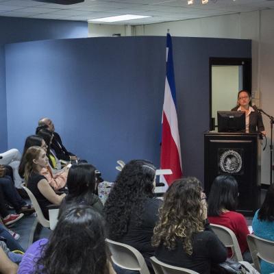 Cátedra Emma Gamboa celebra el Día del profesional en Bibliotecología con un acercamiento a su mercado laboral